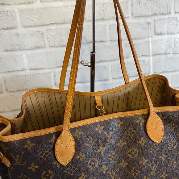 **SOLD**Louis Vuitton Neverfull GM Monogram Tote - Picture 5 of 16